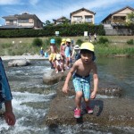 ひかり組　ハガキ投函・川遊びに行ってきたよ！☆