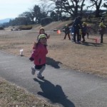 ことり組、ひよこ組　賀茂川で凧あげ　1月14日（木）