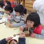 2月１４日（火）ひよこ組　クッキング～煮込みラーメン・フルーツポンチ～