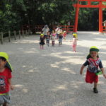 ひかり組・たんぽぽ組　敬老はがき投函・お散歩（下鴨神社）　９月１１日（水）　