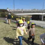 ひかり組・ひよこ組　賀茂川へお散歩　３月１１日