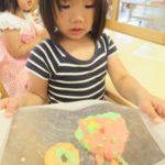 ひよこ組　6月17日(木)　小麦粉粘土で遊んだよ。