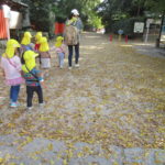 たんぽぽ組　11月8日（月）　お散歩　下鴨神社